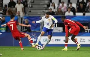 Tìm Hiểu Quy Định Bắt Đầu Và Bắt Đầu Lại Trận Đấu Bóng Đá Theo Luật FIFA