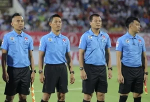 Trợ Lý Trọng Tài Bóng Đá Vai Trò Thầm Lặng Nhưng Cực Kỳ Quan Trọng Trong Trận Đấu